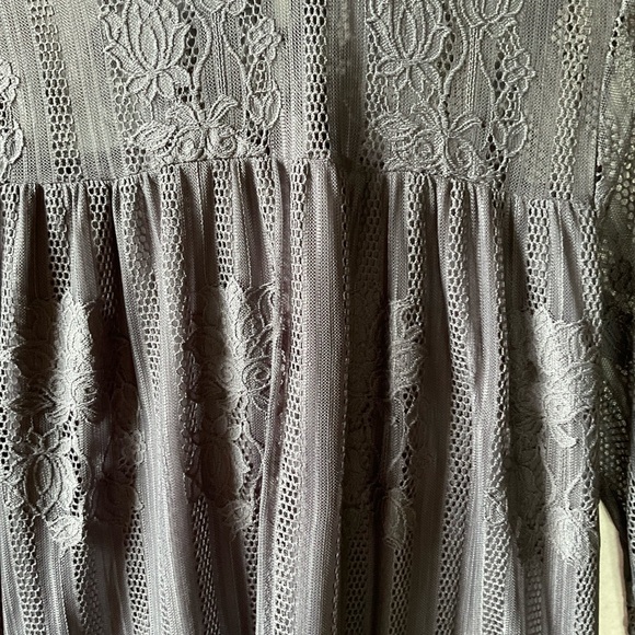 Chance or Fate Elegant Lace Tunic Top. Size L. - Picture 4 of 10
